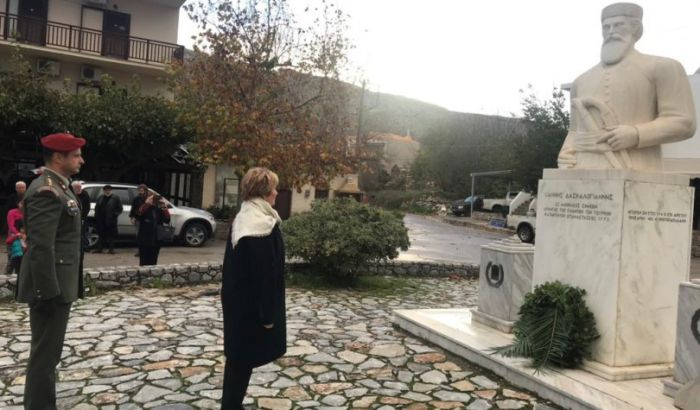 &Sigma;&tau;&alpha; &Sigma;&phi;&alpha;&kappa;&iota;ά &eta; &upsilon;&phi;&upsilon;&pi;&omicron;&upsilon;&rho;&gamma;ό&sigmaf; &Epsilon;&theta;&nu;&iota;&kappa;ή&sigmaf; Ά&mu;&upsilon;&nu;&alpha;&sigmaf;