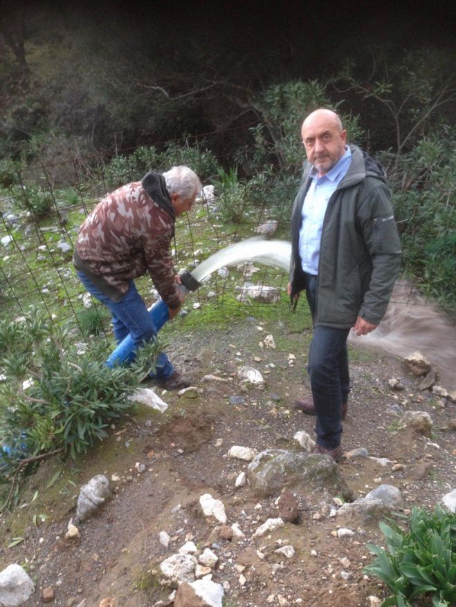 &Delta;&rho;ά&sigma;&epsilon;&iota;&sigmaf; &gamma;&iota;&alpha; &tau;&eta;&nu; &alpha;&xi;&iota;&omicron;&pi;&omicron;ί&eta;&sigma;&eta; &tau;&omicron;&upsilon; &upsilon;&delta;ά&tau;&iota;&nu;&omicron;&upsilon; &delta;&upsilon;&nu;&alpha;&mu;&iota;&kappa;&omicron;ύ &tau;&omega;&nu; &Sigma;&phi;&alpha;&kappa;ί&omega;&nu;