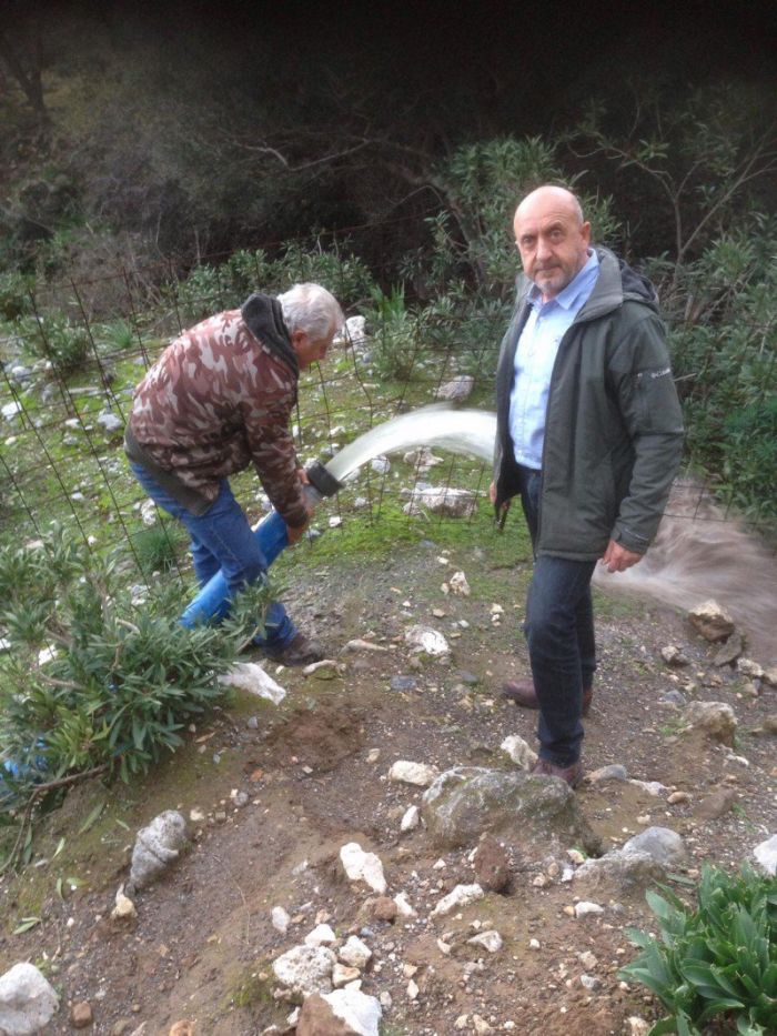 &Delta;&rho;ά&sigma;&epsilon;&iota;&sigmaf; &gamma;&iota;&alpha; &tau;&eta;&nu; &alpha;&xi;&iota;&omicron;&pi;&omicron;ί&eta;&sigma;&eta; &tau;&omicron;&upsilon; &upsilon;&delta;ά&tau;&iota;&nu;&omicron;&upsilon; &delta;&upsilon;&nu;&alpha;&mu;&iota;&kappa;&omicron;ύ &tau;&omega;&nu; &Sigma;&phi;&alpha;&kappa;ί&omega;&nu;