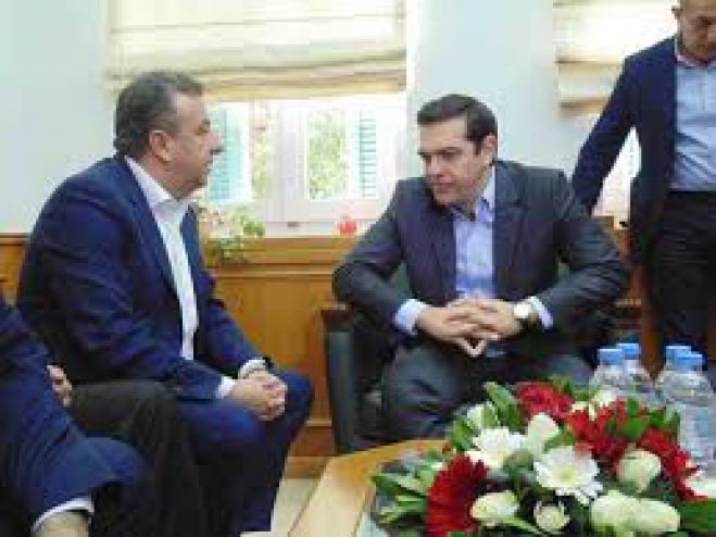 &Sigma;&tau;&omicron; &Mu;&alpha;&xi;ί&mu;&omicron;&upsilon; &omicron; &Alpha;&rho;&nu;&alpha;&omicron;&upsilon;&tau;ά&kappa;&eta;&sigmaf; - &Sigma;&upsilon;&nu;&alpha;&nu;&tau;ή&theta;&eta;&kappa;&epsilon; &mu;&epsilon; &tau;&omicron;&nu; &Tau;&sigma;ί&pi;&rho;&alpha;