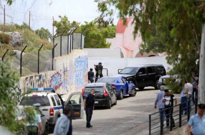 &Sigma;&tau;&eta; &phi;&upsilon;&lambda;&alpha;&kappa;ή &gamma;&iota;&alpha; &tau;&eta;&nu; &omicron;&mu;&eta;&rho;ί&alpha;,"&Delta;&epsilon;&nu; &pi;&upsilon;&rho;&omicron;&beta;ό&lambda;&eta;&sigma;&alpha; &tau;&omicron;&upsilon;&sigmaf; &alpha;&sigma;&tau;&upsilon;&nu;&omicron;&mu;&iota;&kappa;&omicron;ύ&sigmaf;"