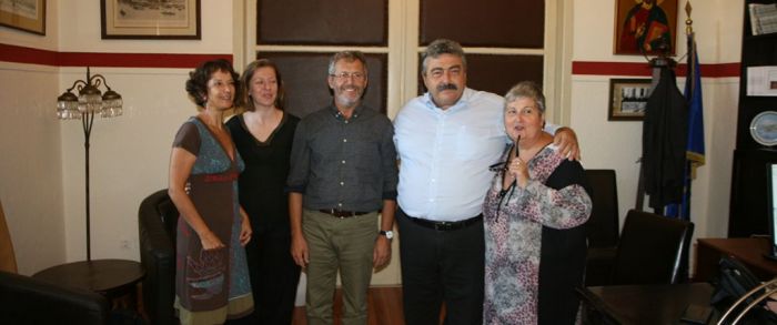 &Sigma;&upsilon;&nu;ά&nu;&tau;&eta;&sigma;&eta; &Delta;.&Sigma;. &Sigma;&upsilon;&nu;&delta;έ&sigma;&mu;&omicron;&upsilon; &Phi;&iota;&lambda;&omicron;&lambda;ό&gamma;&omega;&nu; &Nu;. &Chi;&alpha;&nu;ί&omega;&nu; &mu;&epsilon; &tau;&omicron;&nu; &Kappa;&alpha;&lambda;&omicron;&gamma;&epsilon;&rho;ή