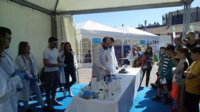 &Sigma;&tau;&omicron; Athens Science Festival &tau;&omicron; &tau;&mu;ή&mu;&alpha; &Chi;&eta;&mu;&epsilon;ί&alpha;&sigmaf; &tau;&omicron;&upsilon; &Pi;&alpha;&nu;&epsilon;&pi;&iota;&sigma;&tau;&eta;&mu;ί&omicron;&upsilon; &Kappa;&rho;ή&tau;&eta;&sigmaf;