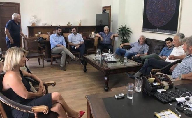 &Sigma;&tau;&omicron;&nu; &Delta;ή&mu;&alpha;&rho;&chi;&omicron; &Chi;&alpha;&nu;ί&omega;&nu;, &Pi;&alpha;&nu;&alpha;&gamma;&iota;ώ&tau;&eta; &Sigma;&eta;&mu;&alpha;&nu;&delta;&eta;&rho;ά&kappa;&eta;, &eta; &Gamma;.&Gamma;. &kappa;&alpha;&iota; &mu;έ&lambda;&eta; &tau;&eta;&sigmaf;  &Nu;&omicron;&mu;&alpha;&rho;&chi;&iota;&alpha;&kappa;ή&sigmaf; &Epsilon;&pi;&iota;&tau;&rho;&omicron;&pi;ή&sigmaf; &Chi;&alpha;&nu;ί&omega;&nu; &tau;&omicron;&upsilon; &Kappa;&Iota;&Nu;&Alpha;&Lambda;