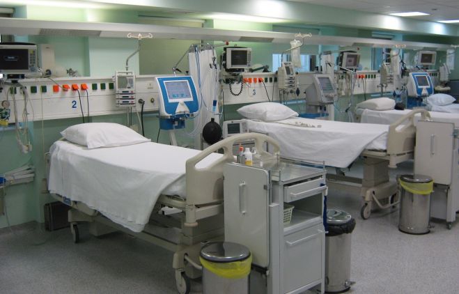 &Sigma;&tau;&eta;&nu; &epsilon;&nu;&tau;&alpha;&tau;&iota;&kappa;ή &gamma;&upsilon;&nu;&alpha;ί&kappa;&alpha; &mu;&epsilon; &gamma;&rho;ί&pi;&eta; &Eta;1&Nu;1