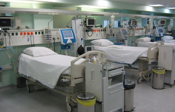 &Sigma;&tau;&eta;&nu; &epsilon;&nu;&tau;&alpha;&tau;&iota;&kappa;ή &gamma;&upsilon;&nu;&alpha;ί&kappa;&alpha; &mu;&epsilon; &gamma;&rho;ί&pi;&eta; &Eta;1&Nu;1