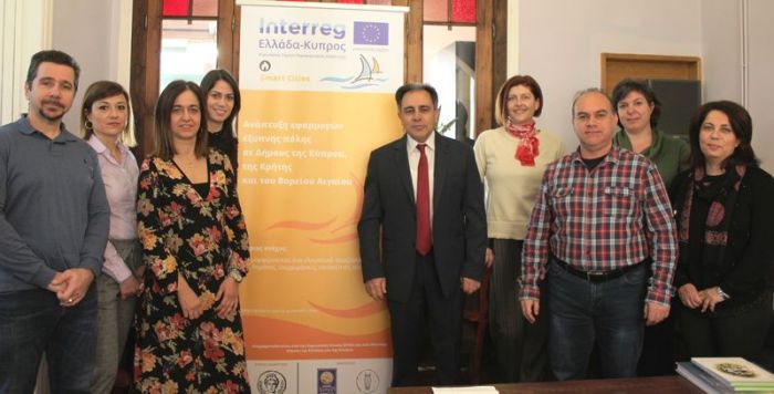 &Sigma;&tau;&eta; &Mu;&upsilon;&tau;&iota;&lambda;ή&nu;&eta; &sigma;&tau;&epsilon;&lambda;έ&chi;&eta; &tau;&omicron;&upsilon; &Delta;ή&mu;&omicron;&upsilon; &Chi;&alpha;&nu;ί&omega;&nu;