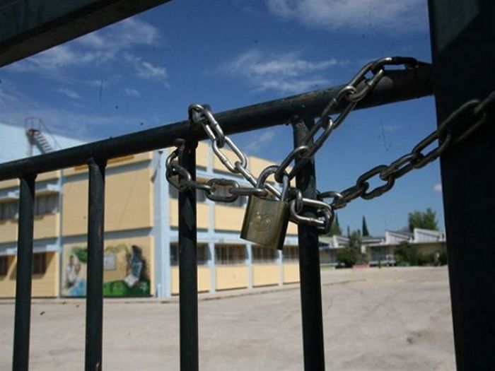&Tau;&rho;ί&alpha; &sigma;&chi;&omicron;&lambda;&epsilon;ί&alpha; &sigma;&epsilon; &kappa;&alpha;&tau;ά&lambda;&eta;&psi;&eta; &sigma;&tau;&alpha; &Chi;&alpha;&nu;&iota;ά