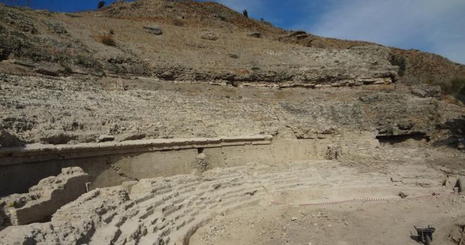&Tau;&eta;&nu; &alpha;&nu;&alpha;&sigma;&kappa;&alpha;&phi;ή &tau;&omicron;&upsilon; &alpha;&rho;&chi;&alpha;ί&omicron;&upsilon; &theta;&epsilon;ά&tau;&rho;&omicron;&upsilon; &Gamma;ό&rho;&tau;&upsilon;&nu;&alpha;&sigmaf; &chi;&rho;&eta;&mu;&alpha;&tau;&omicron;&delta;&omicron;&tau;&epsilon;ί &eta;  &Pi;&epsilon;&rho;&iota;&phi;έ&rho;&epsilon;&iota;&alpha; &Kappa;&rho;ή&tau;&eta;&sigmaf;