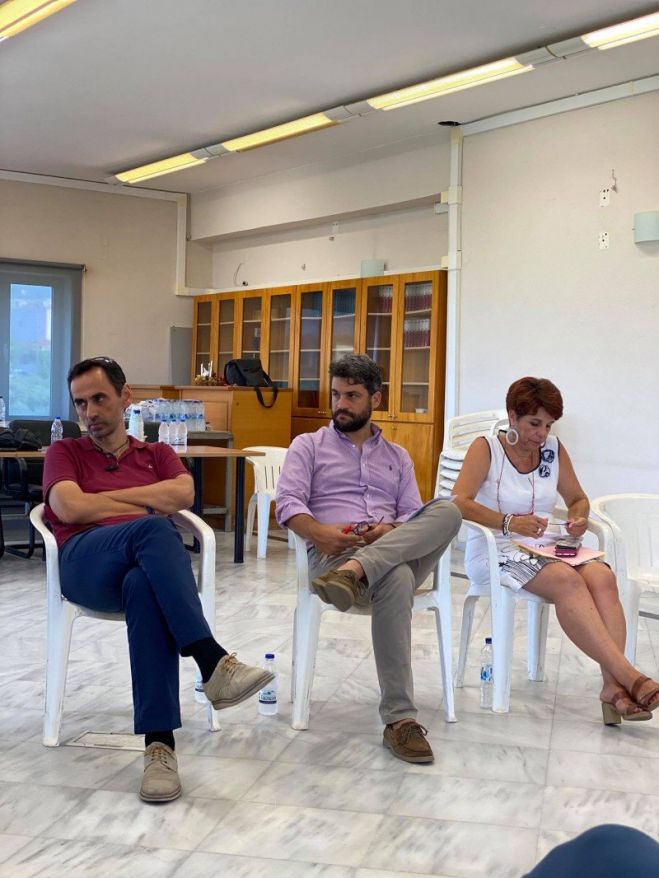 &Sigma;&tau;&eta; &Delta;.&Epsilon;. &tau;&eta;&sigmaf; &Nu;. &Kappa;&upsilon;&delta;&omega;&nu;ί&alpha;&sigmaf; &omicron; &Delta;ή&mu;&alpha;&rho;&chi;&omicron;&sigmaf; &Chi;&alpha;&nu;ί&omega;&nu;, &Pi;&alpha;&nu;&alpha;&gamma;&iota;ώ&tau;&eta;&sigmaf; &Sigma;&eta;&mu;&alpha;&nu;&delta;&eta;&rho;ά&kappa;&eta;&sigmaf;