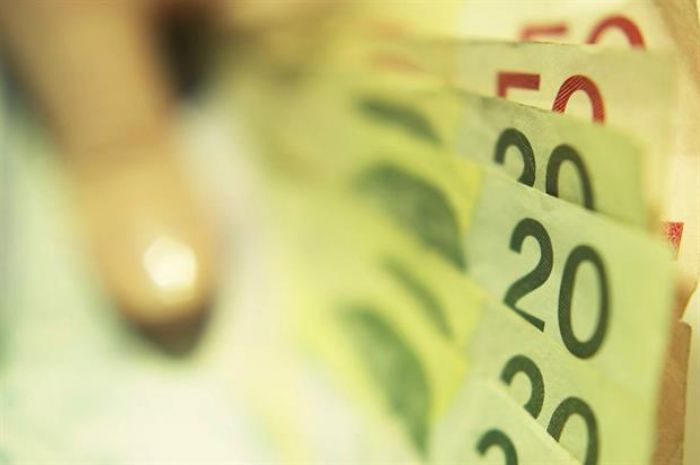 &Tau;&omicron; &Gamma;&epsilon;&nu;ά&rho;&eta; &eta; &delta;ί&kappa;&eta; &gamma;&iota;&alpha; &tau;&eta;&nu; &upsilon;&pi;&epsilon;&xi;&alpha;ί&rho;&epsilon;&sigma;&eta; "&mu;&alpha;&mu;&omicron;ύ&theta;" &sigma;&tau;&eta; &Nu;&epsilon;ά&pi;&omicron;&lambda;&eta;