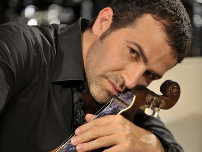 «Εμείς …. Κυρίες και Κύριοι Εμείς ….» τραγουδάμε όλοι μαζί  στην πλατεία  Συντριβανίου !!!