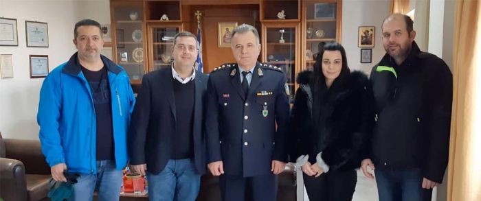 &Sigma;&upsilon;&nu;ά&nu;&tau;&eta;&sigma;&eta; &Epsilon;&mu;&pi;&omicron;&rho;&iota;&kappa;&omicron;ύ &Sigma;&upsilon;&lambda;&lambda;ό&gamma;&omicron;&upsilon; &Chi;&alpha;&nu;ί&omega;&nu; &mu;&epsilon; &tau;&omicron;&nu; &Alpha;&sigma;&tau;&upsilon;&nu;&omicron;&mu;&iota;&kappa;ό &Delta;&iota;&epsilon;&upsilon;&theta;&upsilon;&nu;&tau;ή &Chi;&alpha;&nu;ί&omega;&nu;